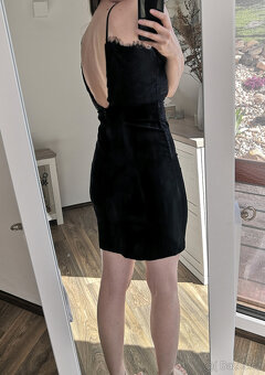 Černé sametové šaty s krajkou - 3