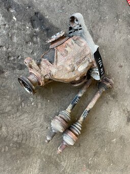 Diferenciál / poloosy BMW E39 523i manual - 3