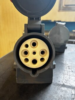 Vidlice a zásuvky 400V - 3
