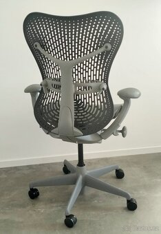 Kancelářská židle Herman Miller Mirra - 3