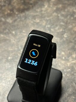 Chytrý náramek Fitbit Charge 5 černý 2 - 3