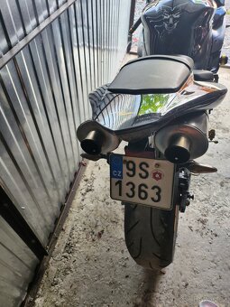 Yamaha R1 YZF - 3