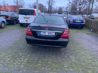 Mercedes E W211. 270 CDI Nafta - 3