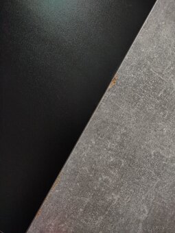 Jídelní stůl , barva beton. Vysoká váza - 3