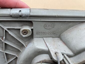 Přední světlo Mercedes W123 - 3