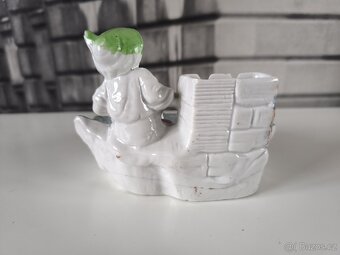 Starožitná porcelánová soška - Chlapec u rybníka - 3