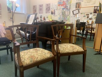 Prodám dvě stejná starožitná křesla - 3