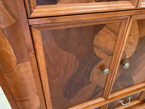 dřevěná komoda s dvířky a šuplíky - 3
