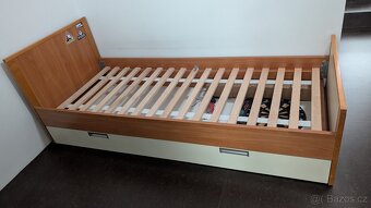 Dětský pokoj nábytek - postel, skříně, stůl - 3