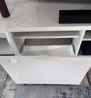 Televizní stolek - 3