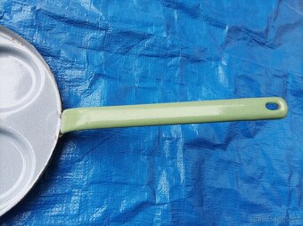 Smaltovaný zelený lívanečník - 3