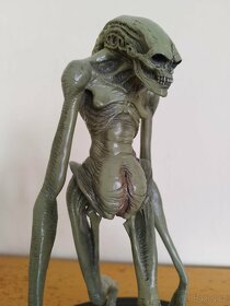 Alien Newborn Polystone Diorama 36cm Sideshow no Hot toys - 3