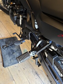 Gumové stupačky pro spolujezdce na Honda Transalp XL750 - 3