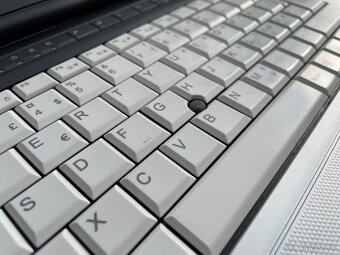 Fujitsu LIFEBOOK E751 - větší 15.6" notebook na běžné užití - 3
