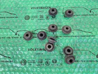 průchodka vzpěry kapoty Škoda Felicia 6U0823395A - 3