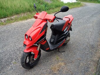 Prodám skútr DERBI HUNTER 50 2 T vodník r.v 1999 - 3