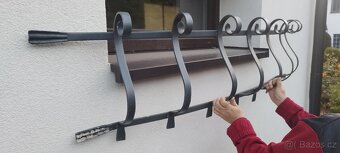 Kované držáky na truhlíky na okna - 3