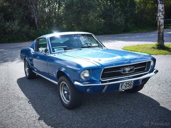 Ford Mustang Fastback - 3