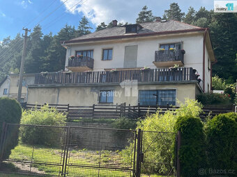 Prodej  domu s dvěma byty 1x 3+1 a 1x 2+1), 2x garáž, zahrad - 3
