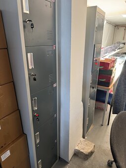 Nabízíme k prodeji boxové šatní skříně - 3