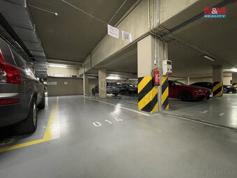 Pronájem 2x garážového stání, 25 m², Praha, ul. Korunní - 3