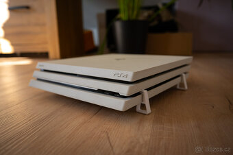 PS4 Pro 1TB + Ovladač + 4 Hry - 3