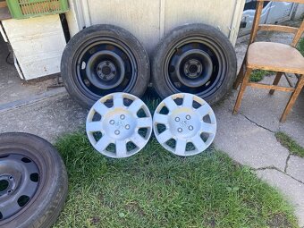 Prodám kola na Peugeot 307na plecháčích - 3