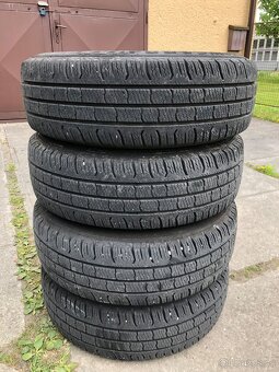 Prodám sadu zimních pneumatik Rosava 195/70/r15C - 3