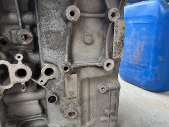 Blok motoru Land Rover 2.0 TD4  PBG4D3-6015-EE - 3