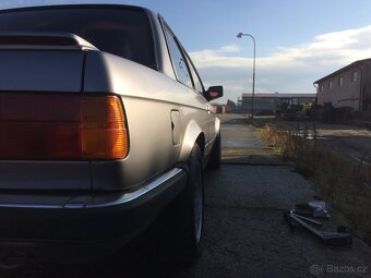 BMW E30 325 - 3