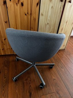 židle IKEA SKRUVSTA – šedá (Vissle) - 3