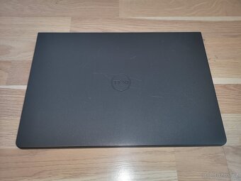 Čtyřjádrový notebook Dell Inspiron 15 3000 - 3