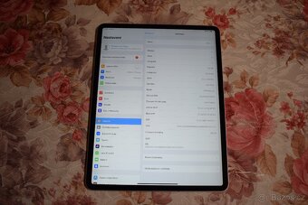 Apple iPad Pro 12.9-inch 3rd Gen - A2014, 64GB - 3