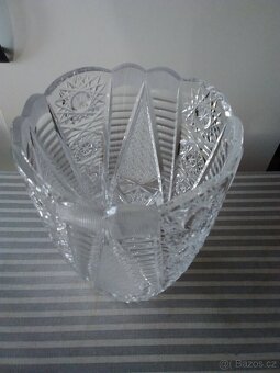 Skleněná broušená váza. - 3