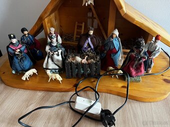 Vánoční dřevěný osvětlený betlém - 3