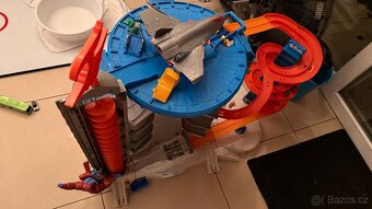 Mattel Hot Wheels City Super Ultimate Garage s gorilou - 3