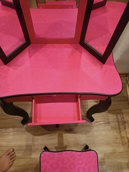 Kosmetický stolek - 3