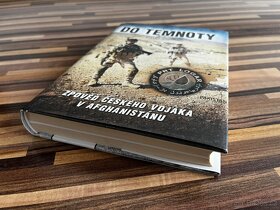 Prodám knihu DO TEMNOTY - 3