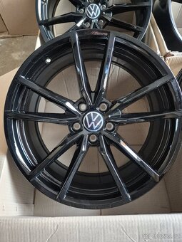 5x112 r19 Vw Passat B8 R,Golf R- Pretoria Black Nové - 3