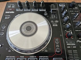Prodám značkový kontroler DDJ-SR - 3