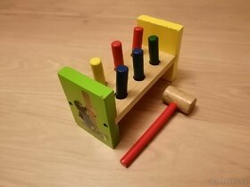 Dřevěné skládačky a zatloukacka. - 3