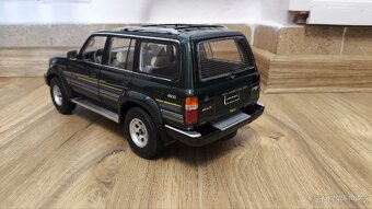 Model Toyota Land Cruiser LC80 1:18 Keng Fai - 3