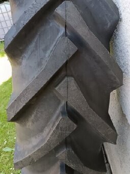 Pneu 16,9-30. - 3