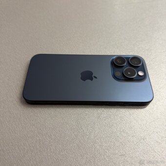 iPhone 15 Pro 256GB blue titan, pěkný stav, rok záruka - 3