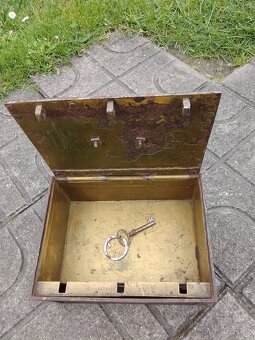 Starožitný příruční trezor - 3