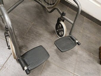 skládací invalidní vozík PLNÁ KOLA - 3