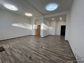 PRONÁJEM KOMERČNÍCH PROSTOR 75m2, Macharova ul., Mor. Ostrav - 3