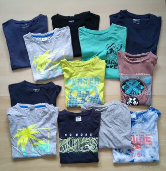 12 triček, vel. 146/152 - 3