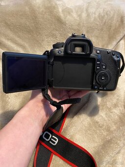 Zrcadlovka Canon s objektivem - 3