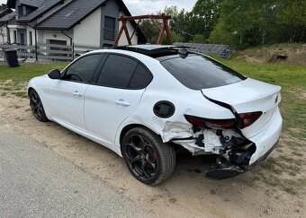 Alfa Romeo Giulia 2.0 Turbo 16V AT8 Veloce Ti - 3